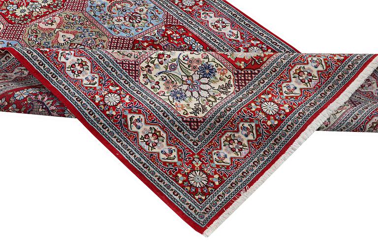 An oriental carpet, c. 250 x 150 cm.