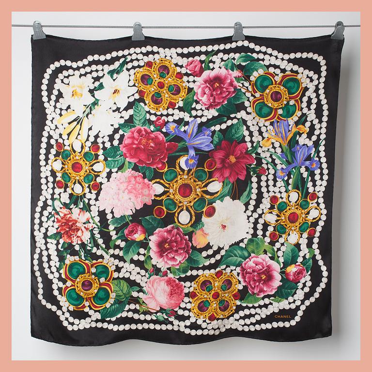 SCARF, Chanel.