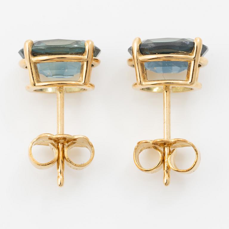 Earrings, a pair, 18K gold with green sapphires.