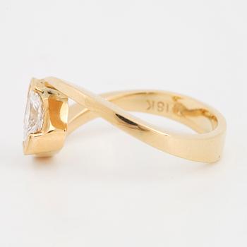 18K gold and navette-cut diamond ring.