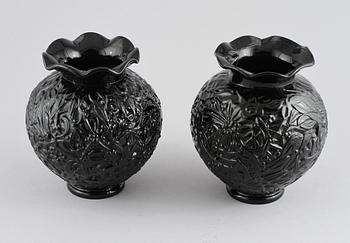 VASER, 2 st, glas, "modell Lalique", Elme, omkring 1900-talets mitt.