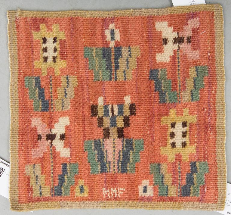 VÄVNADER, 2 st., olika, signerade MMF (Märta Måås-Fjetterström), en ca 29,5x31,5, en ca 34,5x33,5 cm.