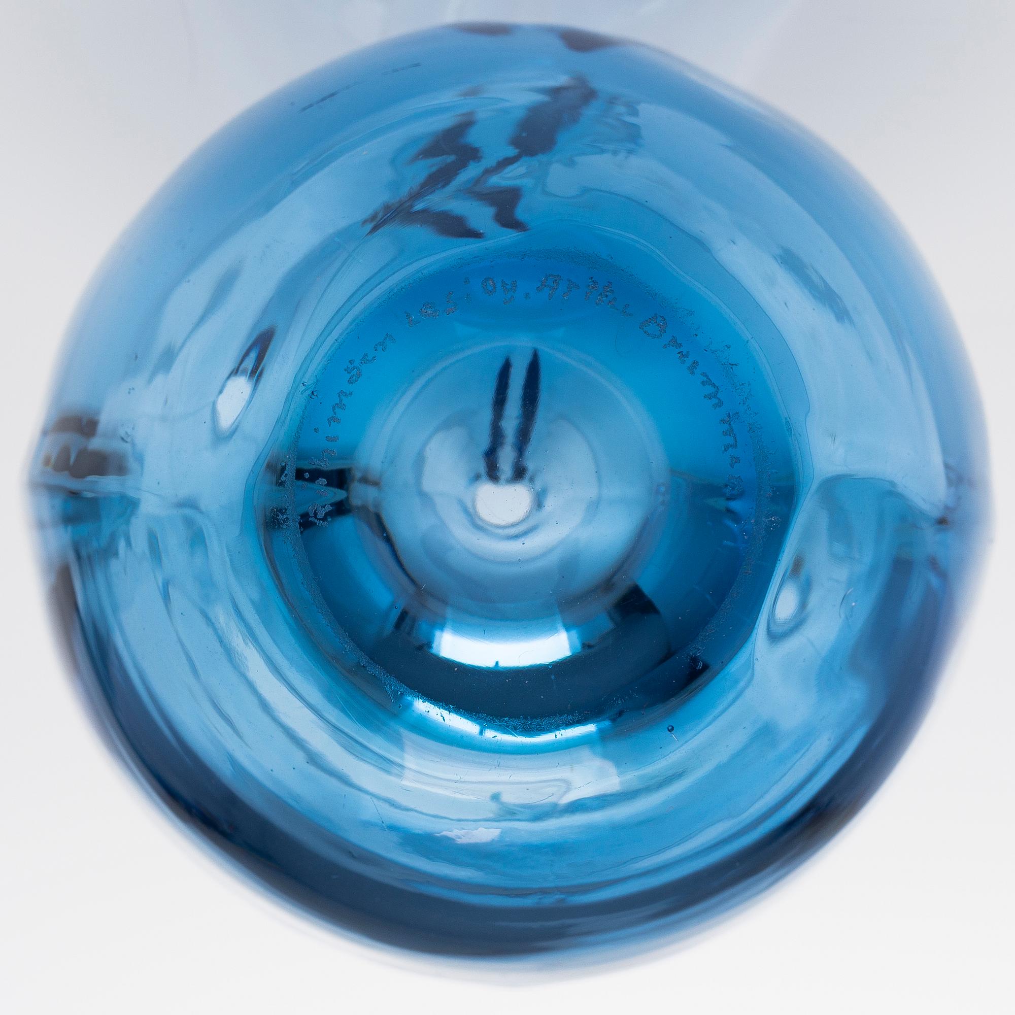 ARTTU BRUMMER, A VASE. Signed Arttu Brummer, Riihimäen Lasi Oy.