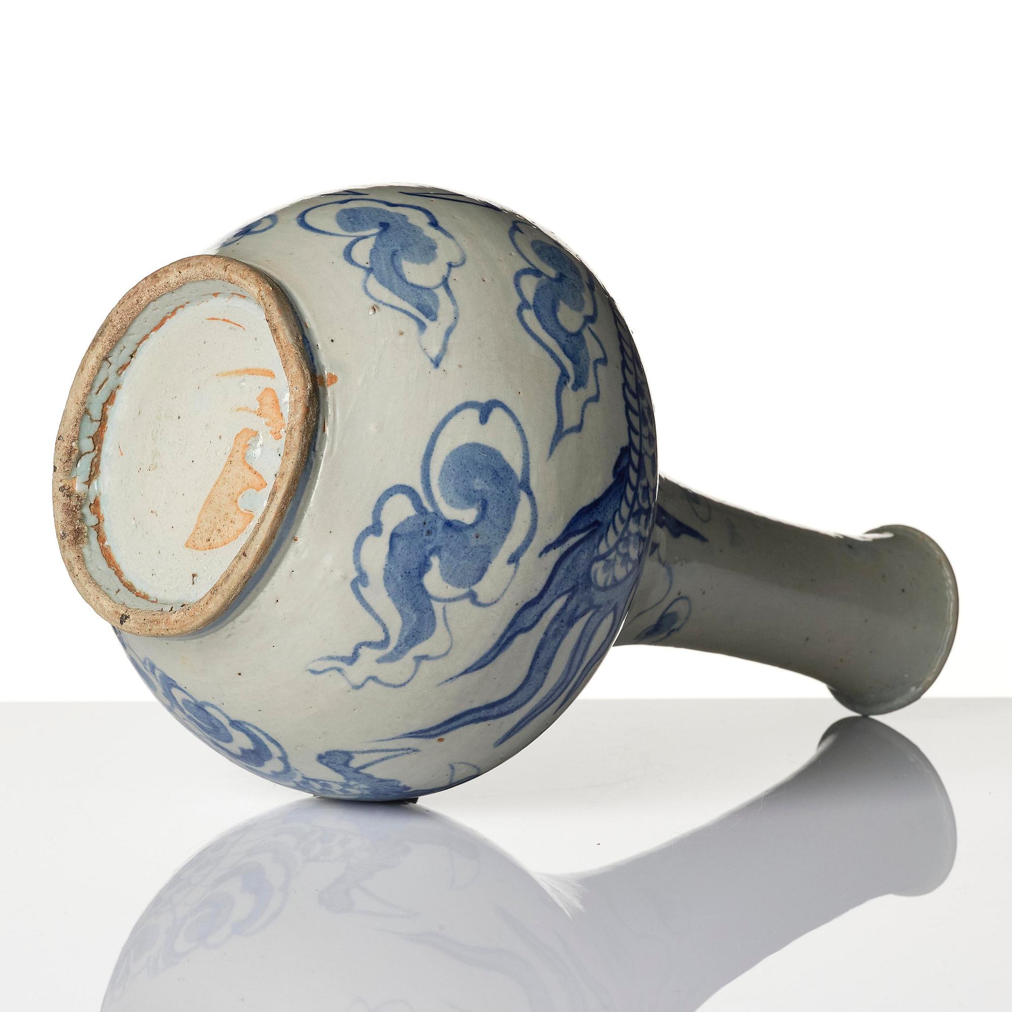 Vas, porslin. Korea, Joseon, 1800-tal.