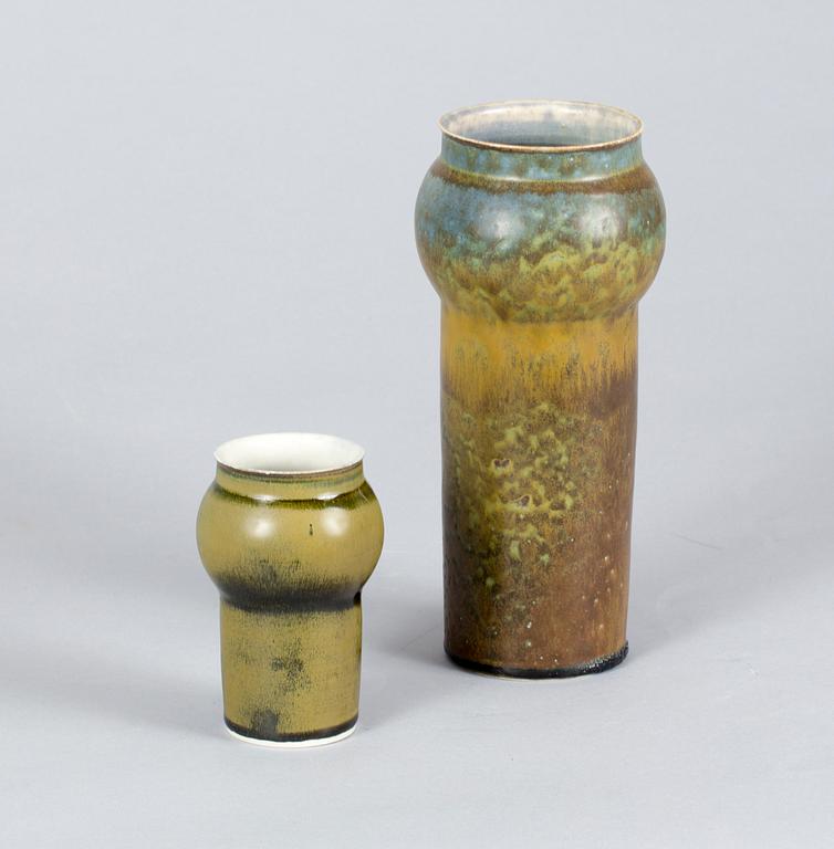 VASER, två st, stengods, Britt-Louise Sundell, Gustavsberg Studio. 1950/60-tal.