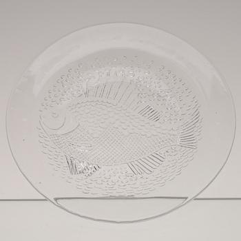 TALLRIKAR, glas, 31 st, "Abborre" och "Strömmingar" Inkeri Toikka, Notsjö.