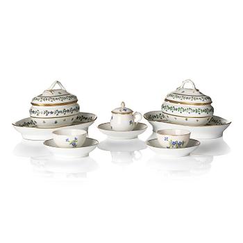453. A five piece porcelain set with the 'Barbeaux pattern', France, some parts by Dihl et Guerhard, 18th/19th century.