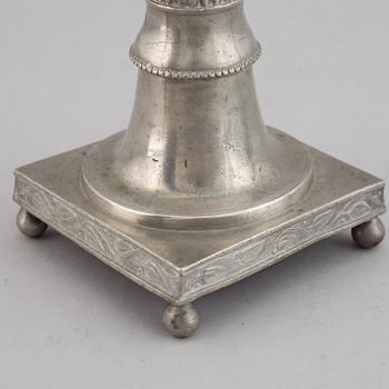 A pair of pewter candlesticks, first half of the 19th century.