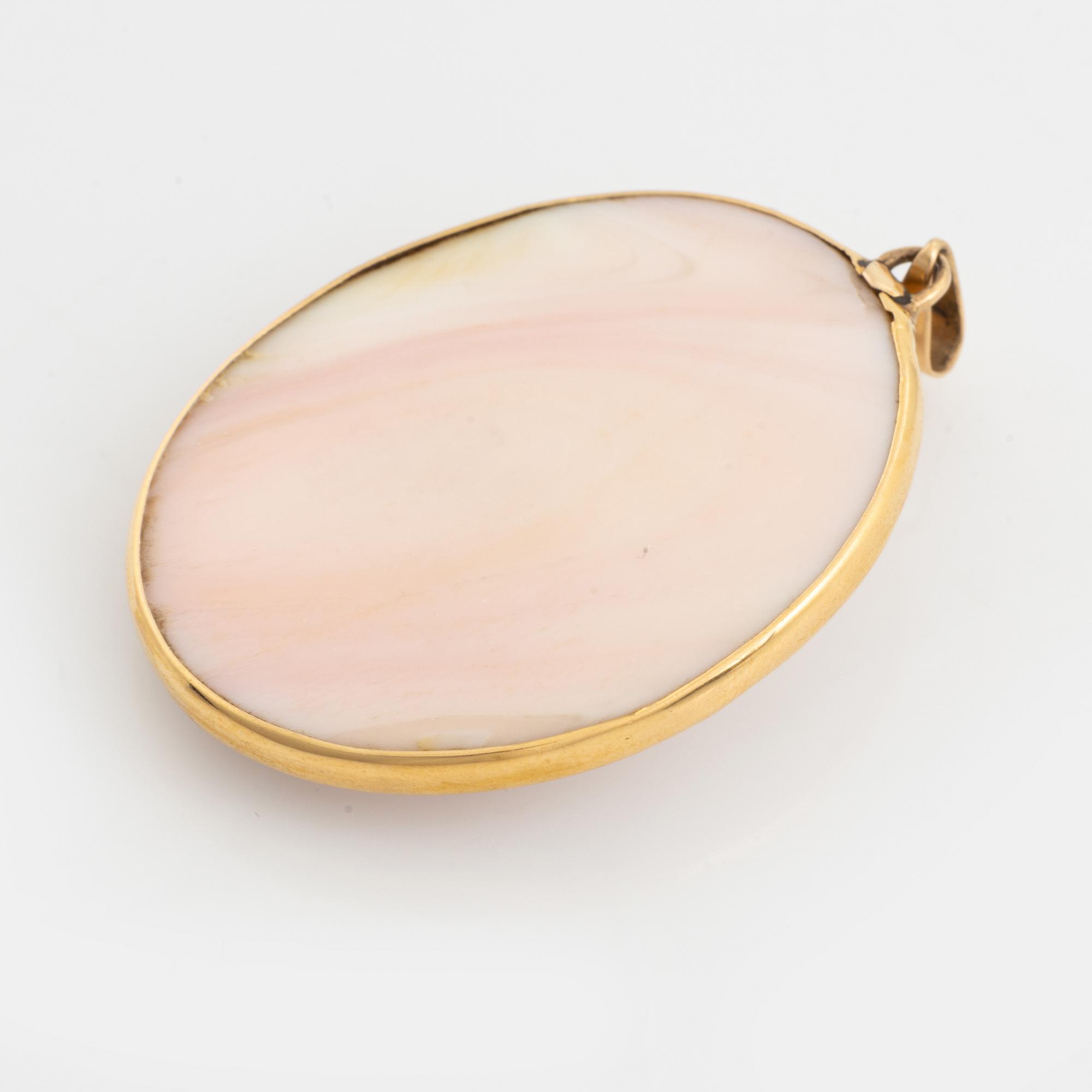 An 18K gold and cameo brooch.