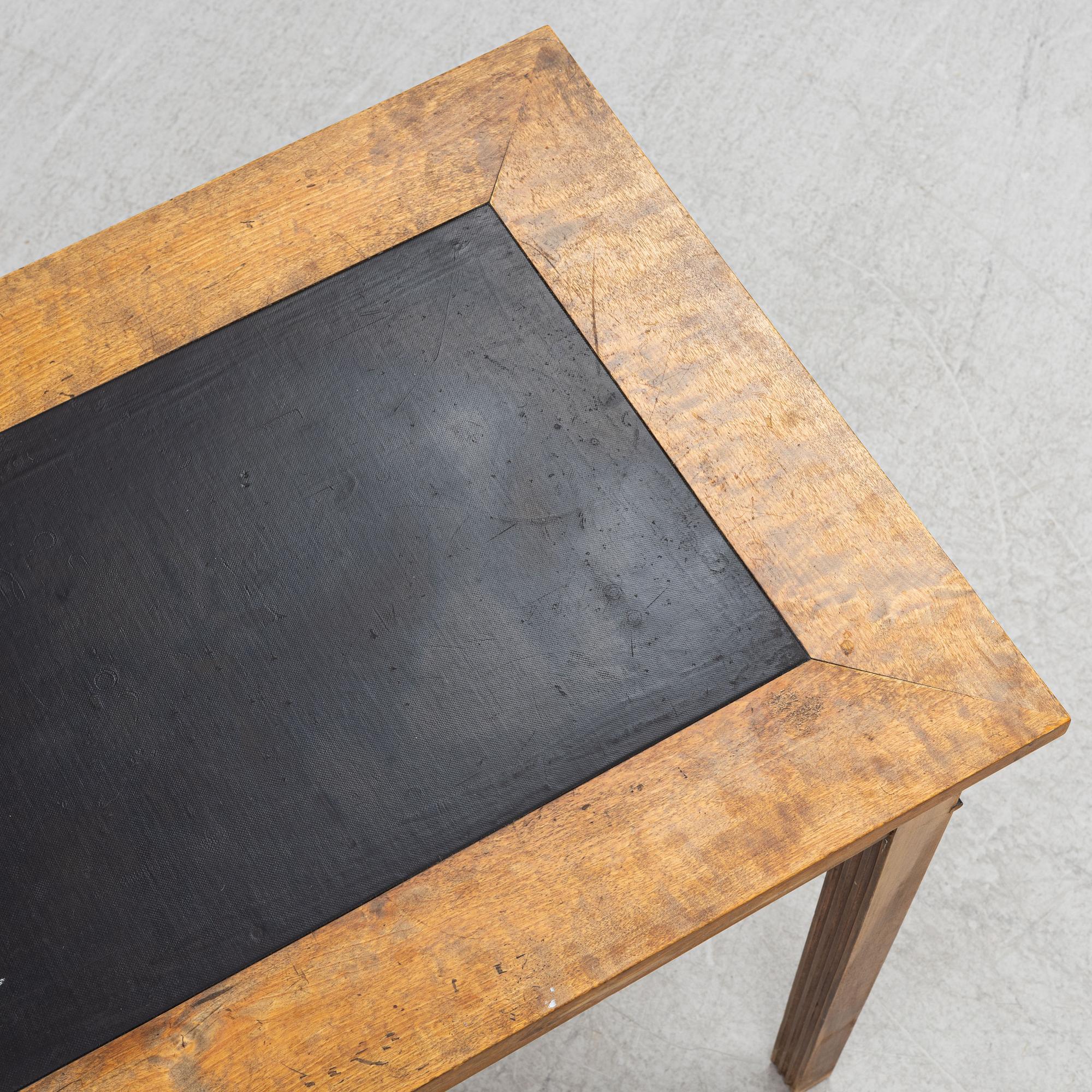 Skrivbord, gustaviansk stil, 1900-talets första hälft.