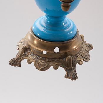 KANDELABER, glas och mässing, sannolikt Ryssland sekelskiftet 1800/1900.