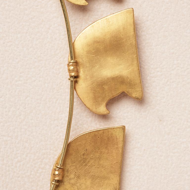 A modern Egyptian-style gold necklace.