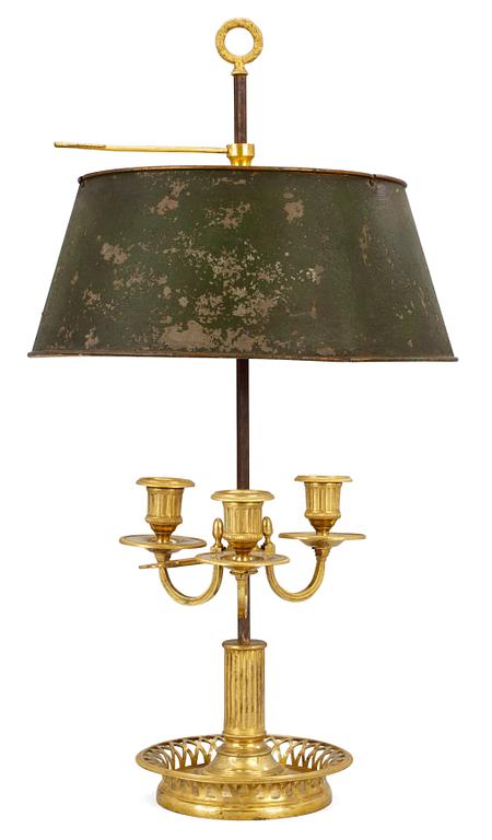 BORDSLAMPA, s.k. lampe bouillotte, för tre ljus. Frankrike, 1800-tal.