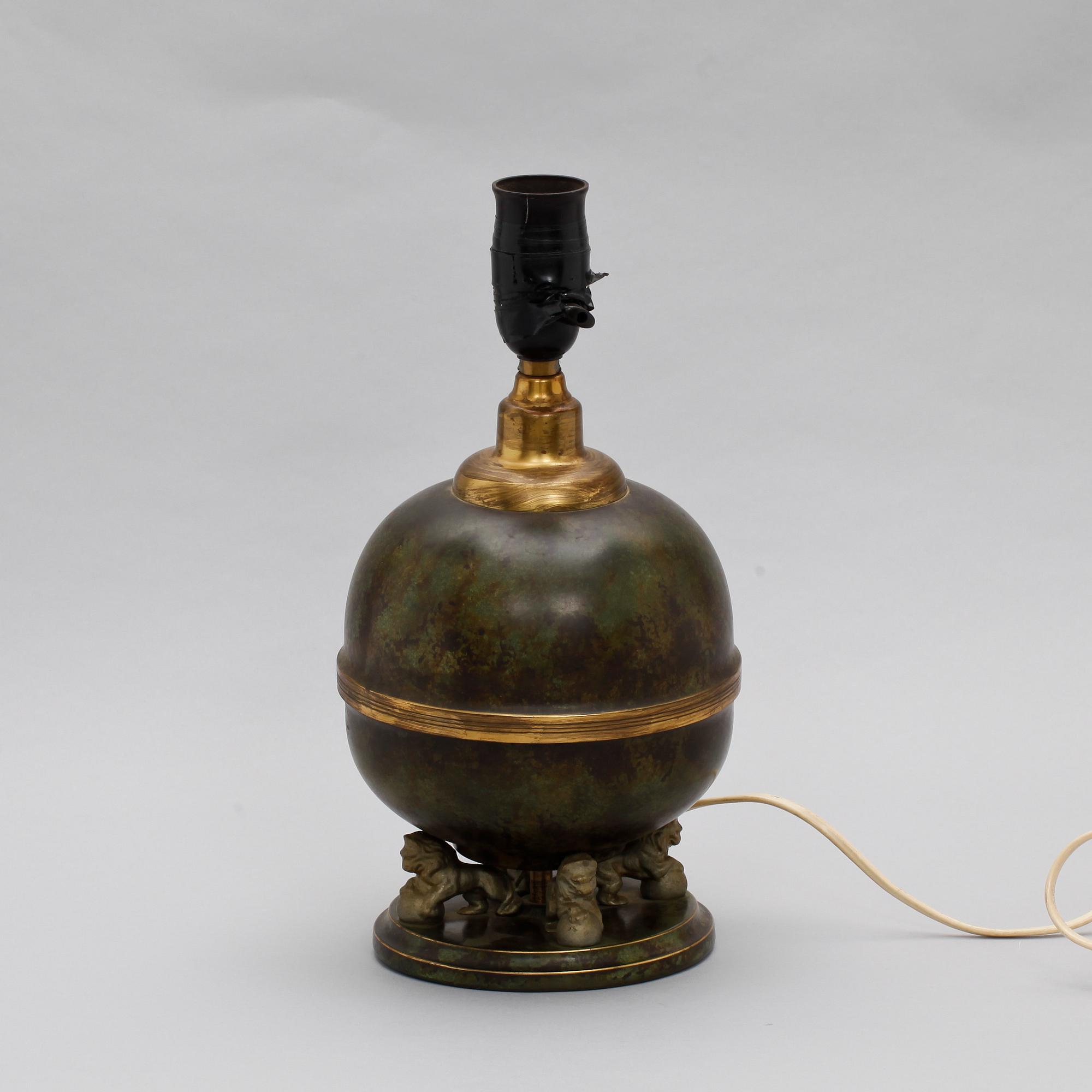 BORDSLAMPA, mässing. 1900-talets första hälft.