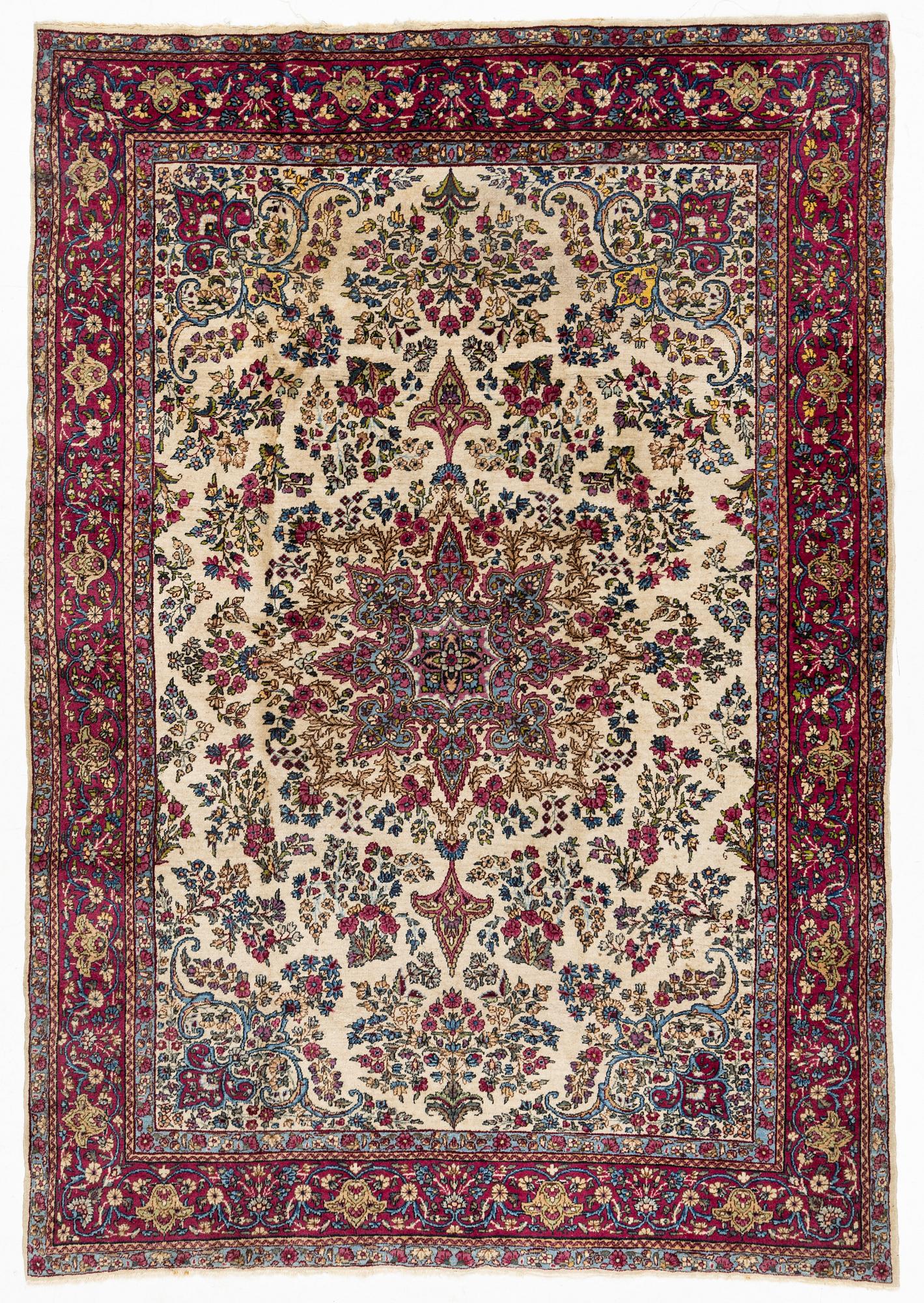 Matta, Kerman, ca 305 x 210 cm.