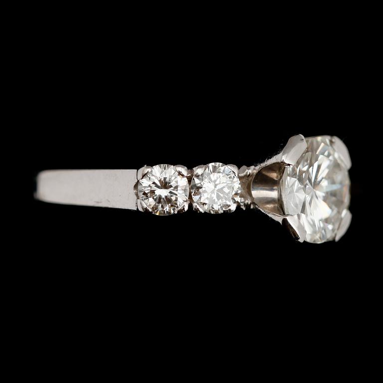 RING, 18 k vitguld, briljanter tot ca 1,86 ct.