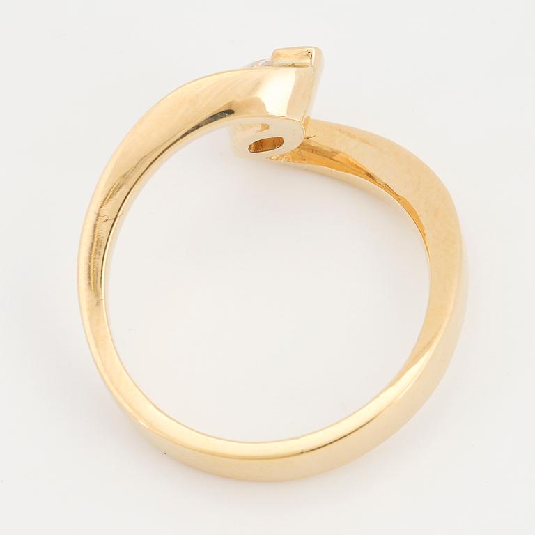 18K gold and navette-cut diamond ring.