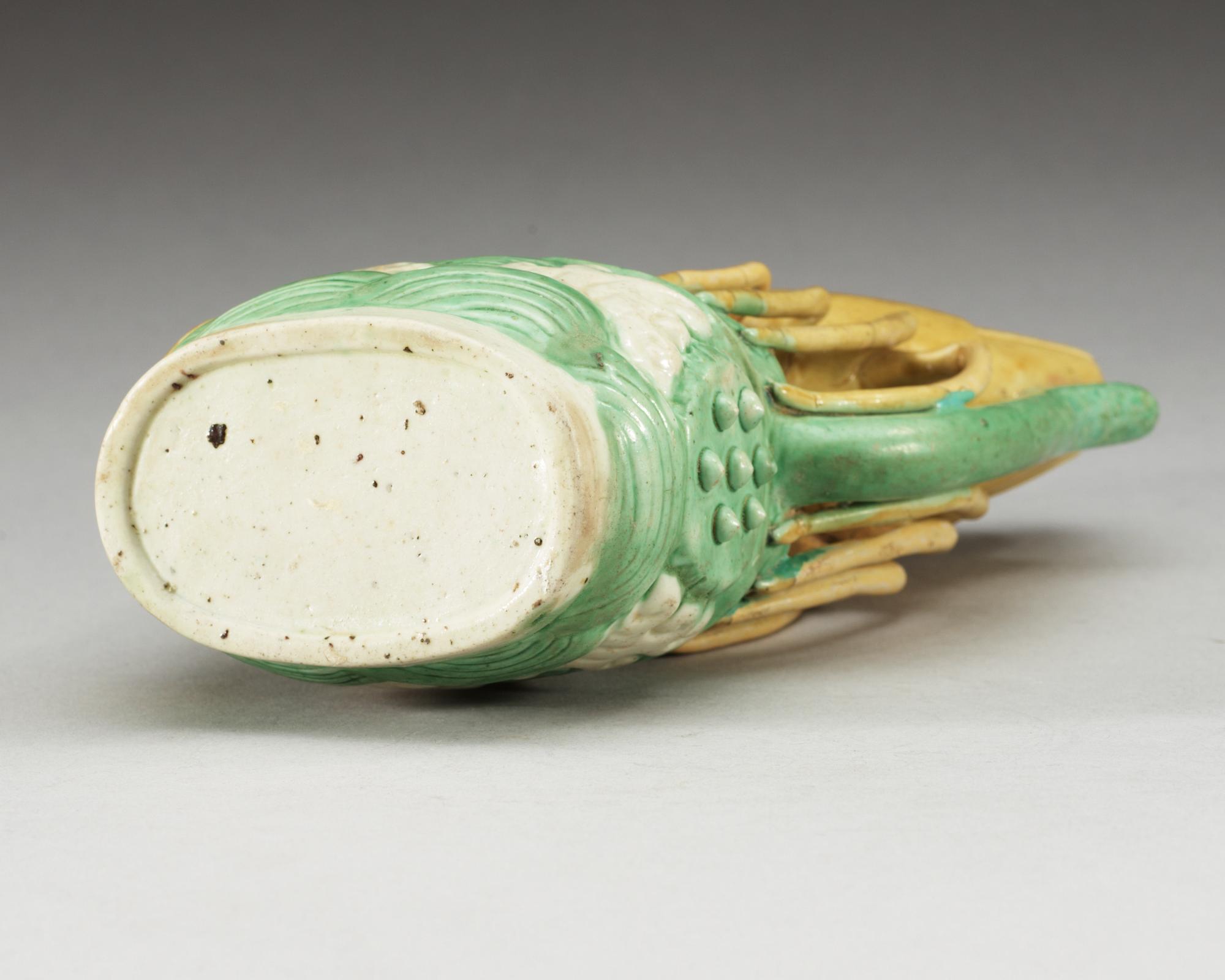 A bisquit langouste wine ewer, Ming dynasty, Wanli (1368-1644).