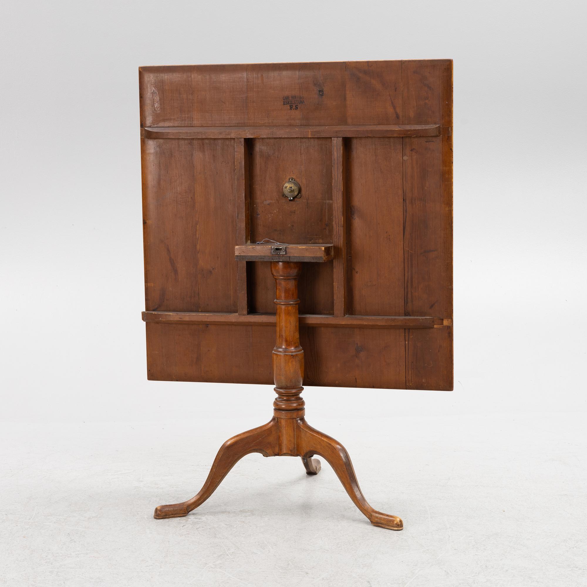 Folding table, by Carl Hollst (master in Eskilstuna 1787-1830).