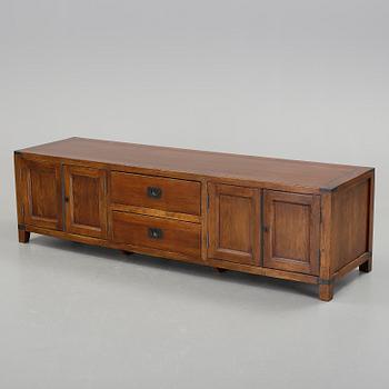 SIDEBOARD, 1900-tal.