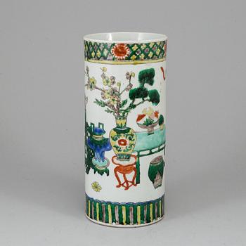 A famille verte vase, Qing dynasty, 19th century.