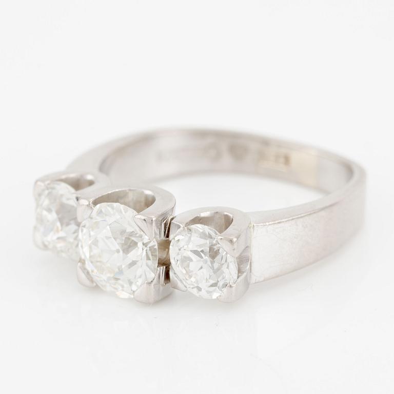 Ring in 18K white gold with three old-cut diamonds, Lantz.