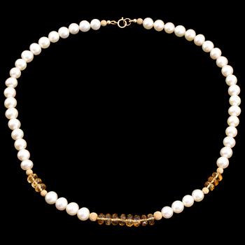 Cultured pearl and faceted citrine bead necklace.