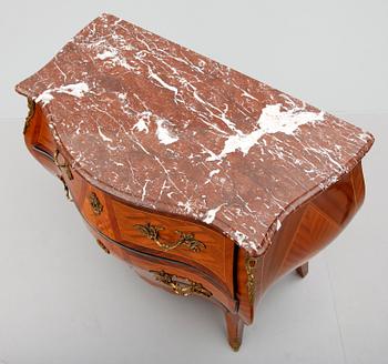 BYRÅ, rokokostil, 1900-talets mitt.
