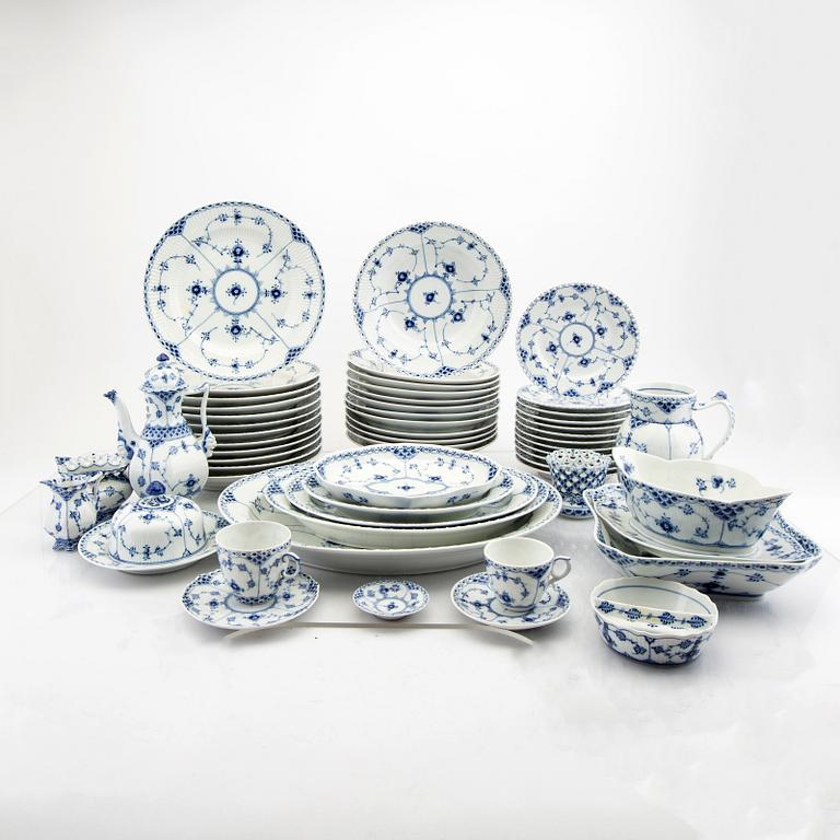 Service 92 dlr "Musselmalet" rifled, full and half laced Royal Copenhagen Denmark porcelain 1954-1973.