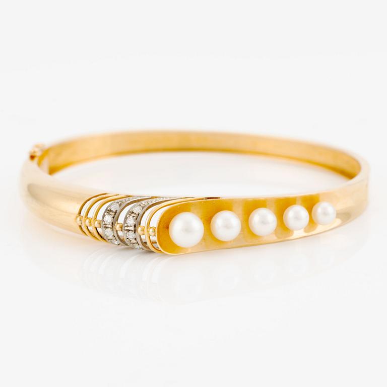 Bangle, 18K gold with pearls and small octagon-cut diamonds.