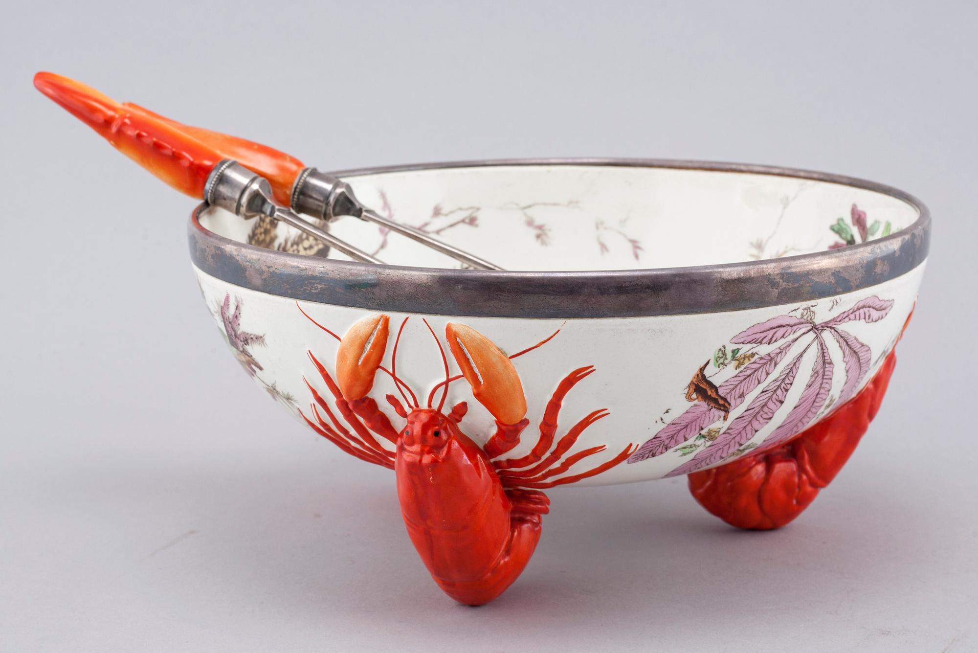 Crayfish bowl and serving tools, England, beginning of 20th century.