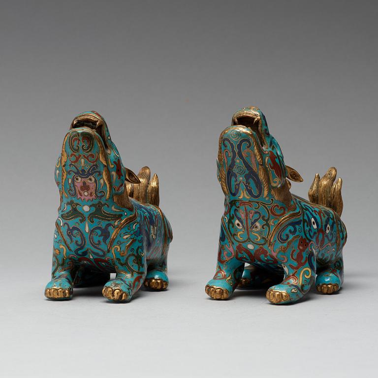 A pair of cloisonné censers, Qing dynasty, early 19th Century.