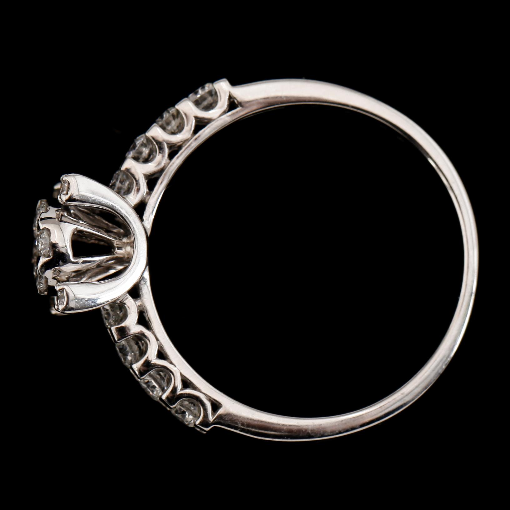 RING, 18K vitguld, briljantslipade diamanter. Vikt ca 3 g.