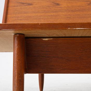 A 1950's/60's sofa/foldable bed.