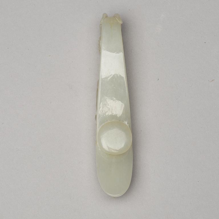 A nephrite belt hook and object, presumably late Qing dynasty, circa 1900.