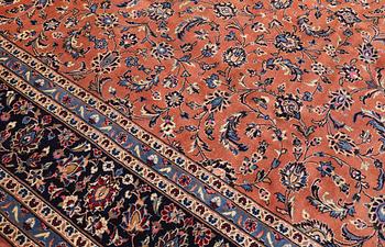 A Saruk carpet, 347 x 245 cm.