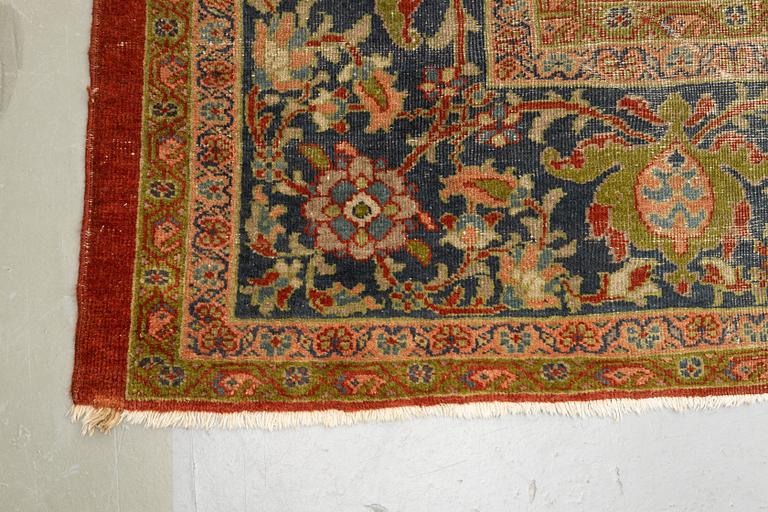 A carpet, antique Ziegler Mahal, ca 446 x 418 cm.