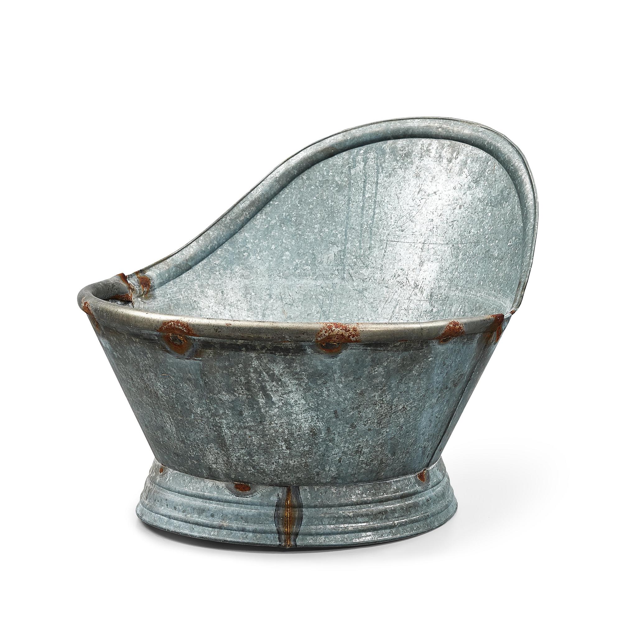 A zinc tub.
