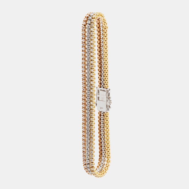 An 18K gold tennis bracelet set with round brilliant-cut diamonds.