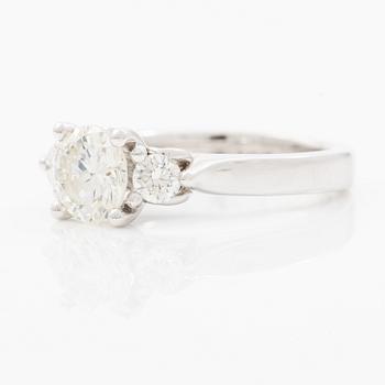 Ring in 18K white gold set with brilliant-cut diamonds. Accompanied by IGI report.