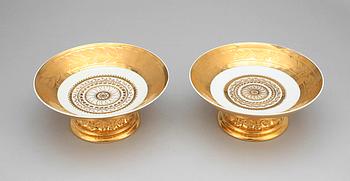 UPPSATSSKÅLAR, 2 st, porslin, möjl Ryssland sekelskiftet 1900.