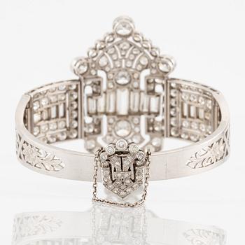 A bracelet in platinum set with baguette and brilliant-cut diamonds, Art Déco.