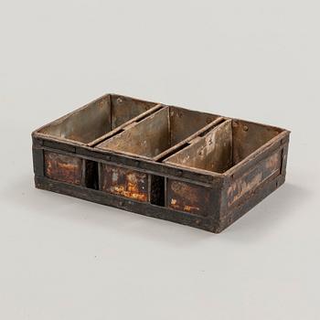 A set of 14 pcs metal boxes.