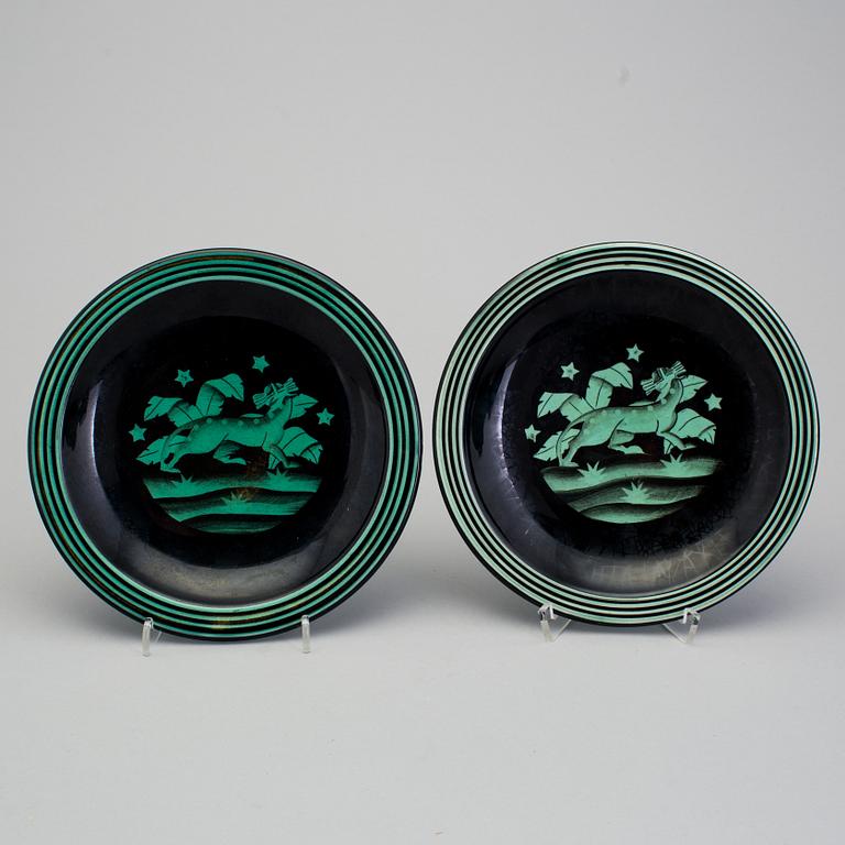 5 plates and 1 lidded box of the "V series" by Ilse Claesson for Rörstrand, 1930´s.