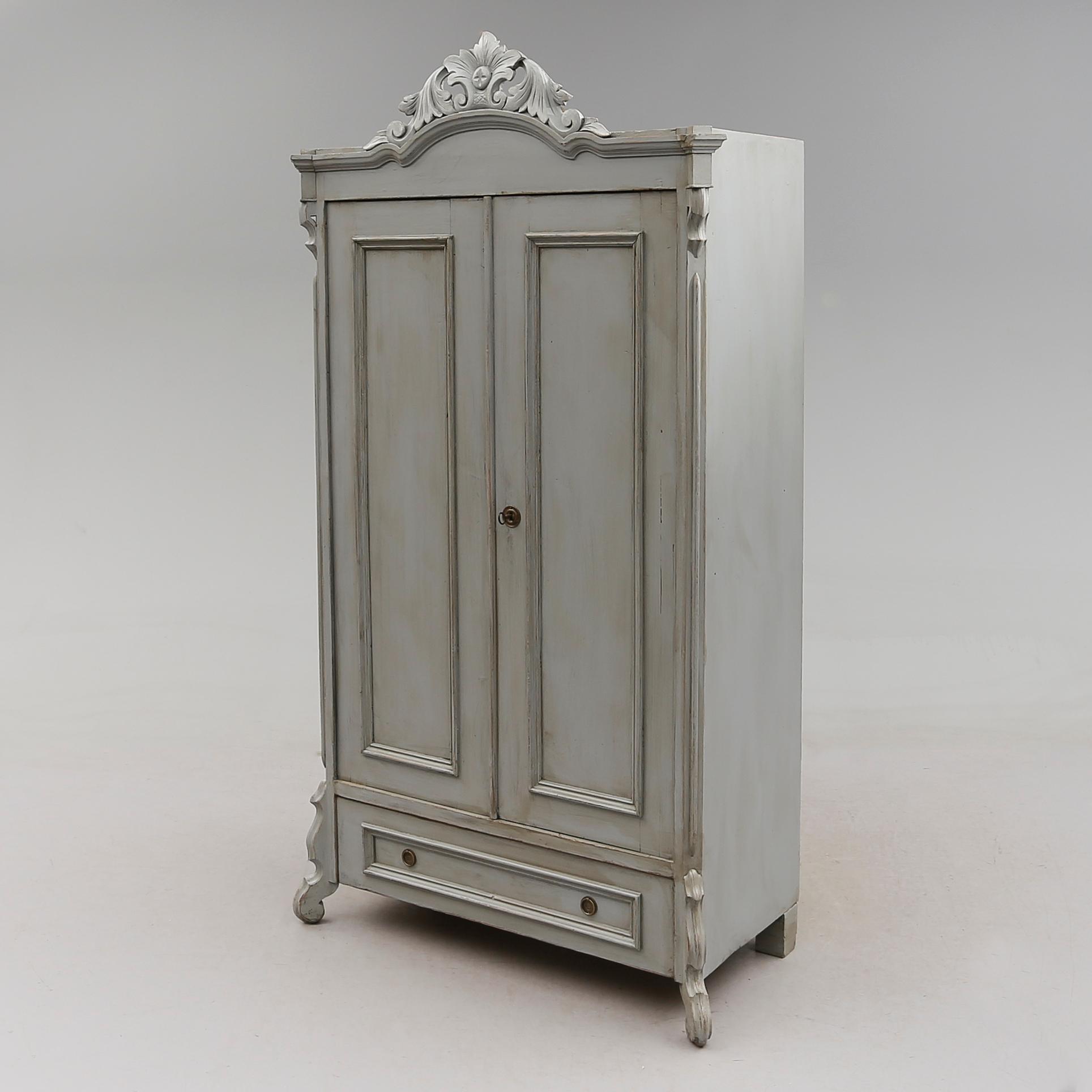 KLÄDSKÅP, 1800-talets andra hälft.