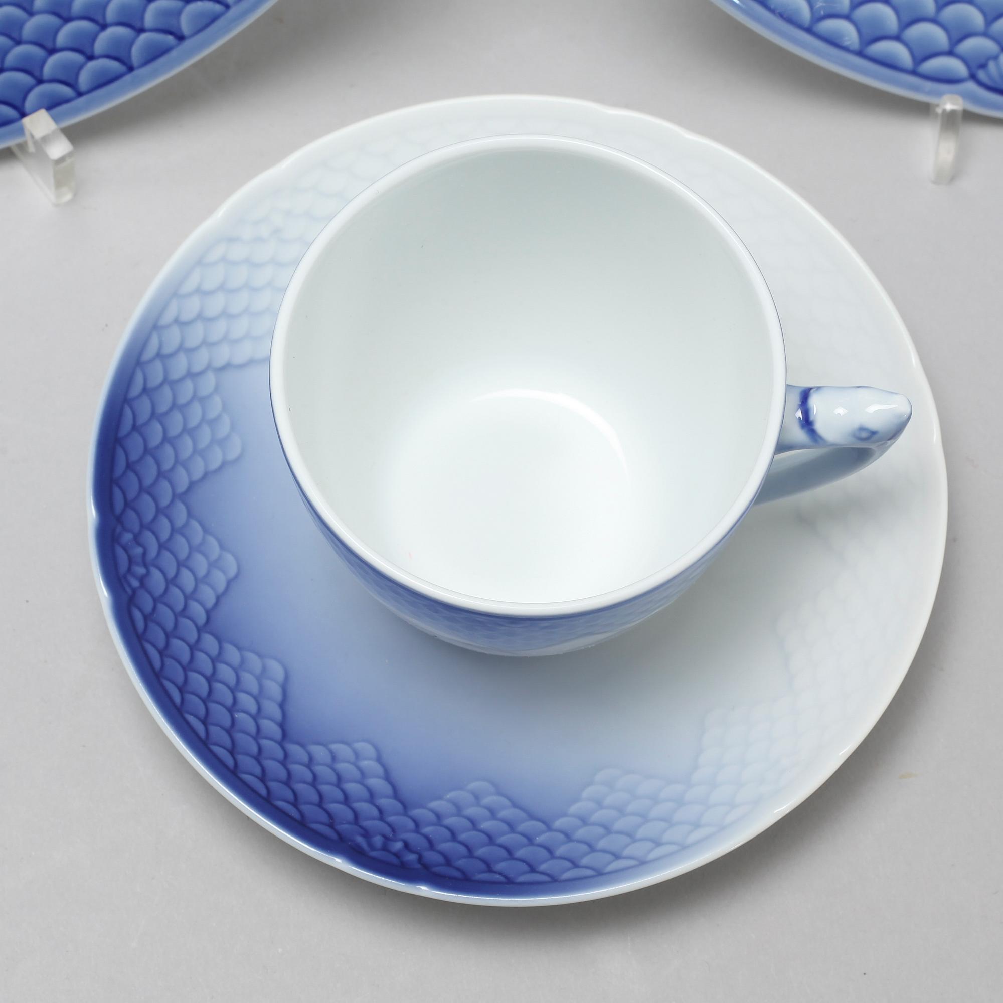 30 pieces of porcelain tableware from Bing & Gröndahl/Royal Copenhagen, model "Måsen", second half of the 20th century.