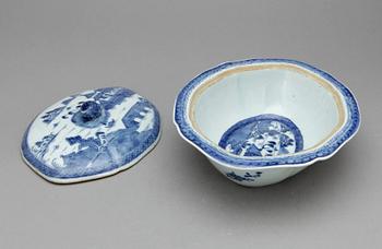 KAROTT, porslin, Kina, Jiaqing (1796-1820).