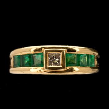 SMYCKESSET, 2 delar, 18k guld med smaragder samt prinsesslipad diamant. Totalvikt ca 13g.