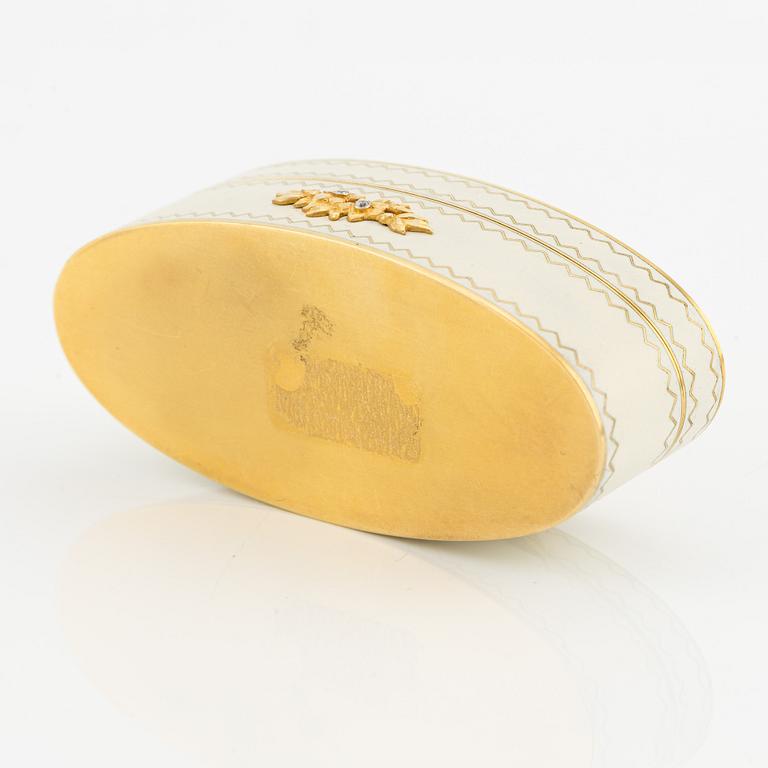 Dosa, 18K guld, diamanter och vit opak emalj. W.A. Bolin  Moskva 1912-1917.