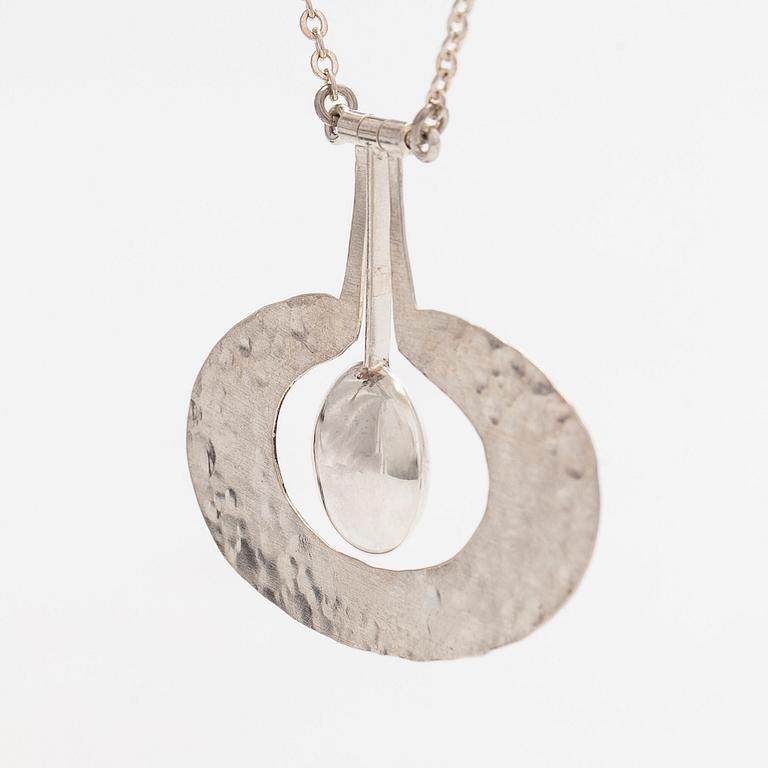 Tapio Wirkkala, hänge, "Päron", silver, Kultakeskus 1975.